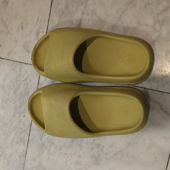 Yeezy Slide Resin Mens US 5, Womens US 6 - Picture 1 of 7